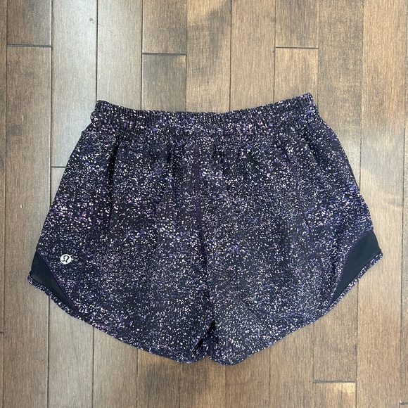 Lululemon Hotty Hot Shorts - Picture 2 of 3